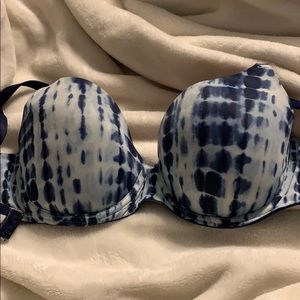Pink Victoria’s Secret bra size 34DD
